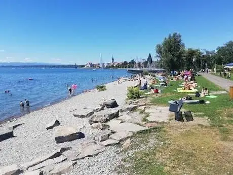 Foto de Promenade au bord de l'eau de Friedrichshafen