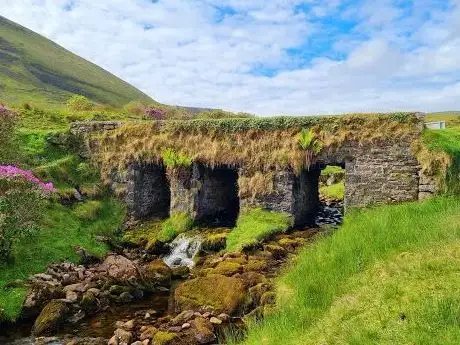 Photo de Luke's Bridge (start of Benbulbin walk)