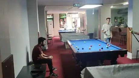 Photo de MERKEZ BİLARDO Salonu