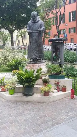 Photo de Statua di San Pio da Pietrelcina