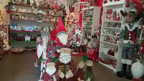 Photo de Vecchio Borgo Il Negozio Di Natale