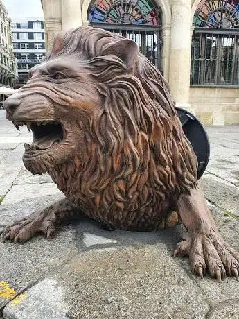 Photo de El león de la alcantarilla