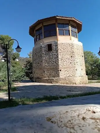 Photo de Küp Uçuranlar Kulesi