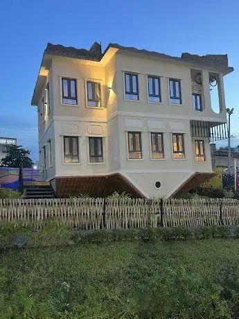 Photo de Landmark Upside Down House