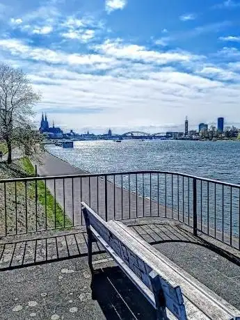 Photo de Promenade am Rhein