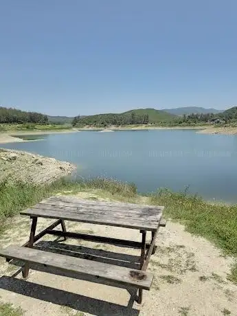 Photo de KADİRLİ ASLANTAŞ BARAJI KAMP VE PİKNİK ALANI