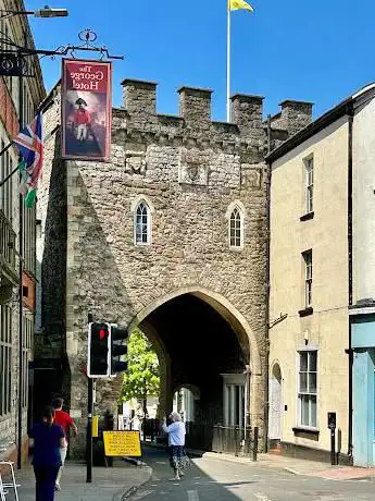 Photo de Chepstow Town Gate