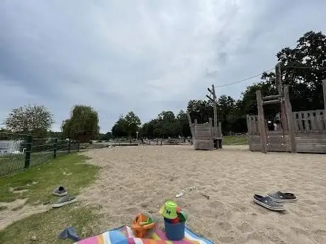 Photo de Wasserspielplatz Bertaallee