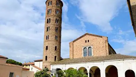 Photo of Basilique Saint - Apollinaire - le - Neuf