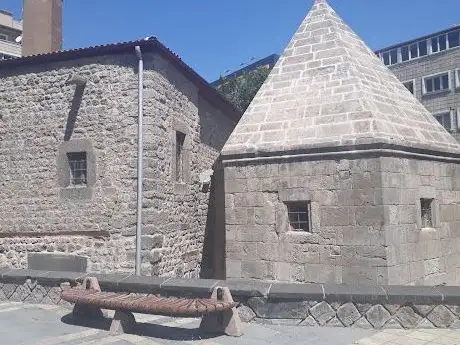 Photo de Şeyh Tennuri Türbesi