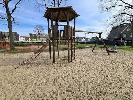 Photo de Spielplatz Hardenbergstraße