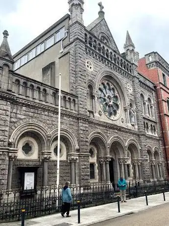 Photo de St Teresa's Church Discalced Carmelites