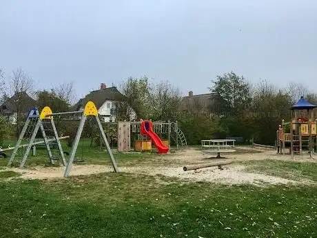 Photo de Spielplatz  Ahrenshoop Mitte