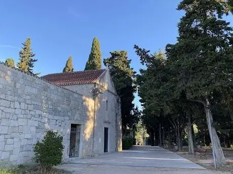 Photo de Bazilika i samostan sv. Stjepana Prvomučenika (ostaci)