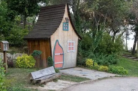 Photo de Darıca Belediyesi Hobbit Evleri Millet Bahçesi
