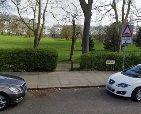 Photo de Parkside Gate