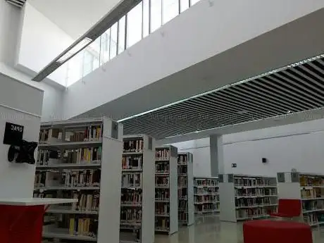 Photo de Biblioteca Central Nueva (Gloria Fuertes)