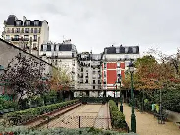 Foto de Square Suzanne Buisson