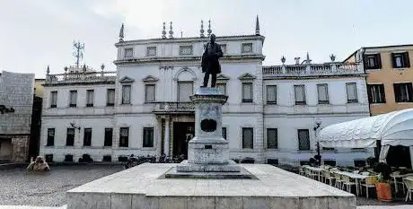 Photo de Piazza Cavour