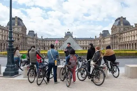 Photo of Paris Bike Tour - Visite Guidée et Location de Vélos