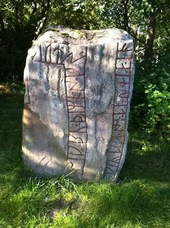 Photo de Månsabacken's Runestone