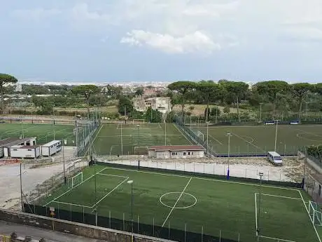 Photo de Campo sportivo S. Rocco di Capodimonte