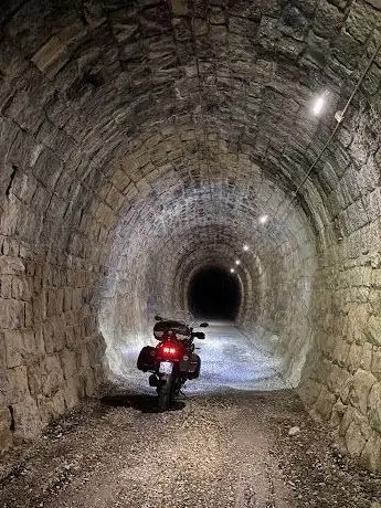 Photo de Motovun Parenzana tunnel