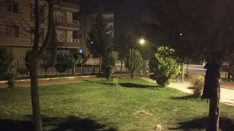 Photo de Şehit Polis Memuru Mehmet Kazım Çakmakçı Parkı