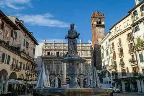 Photo de Fontana Madonna Verona