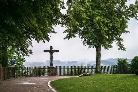 Photo de Kloster Andechs Skulpturenpark und Kräutergarten