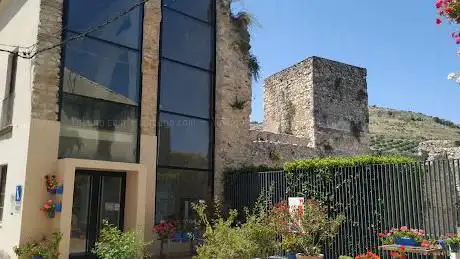Photo de Oficina de Turismo de Doña MencÃ­a