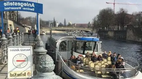 Photo de Berliner Wassertaxi-Stadtrundfahrten - Büro