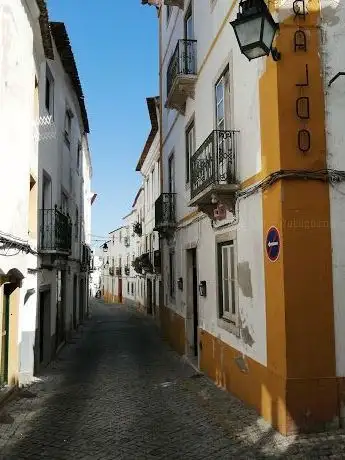 Photo de Largo dos Mercadores