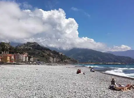 Photo de Spiaggia libera