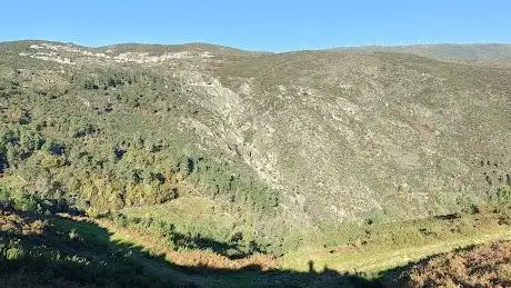 Photo de Parque de Merendas com vistas sobre Cascata da Pombeira