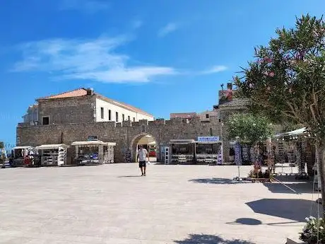 Photo de The Old Town Gate