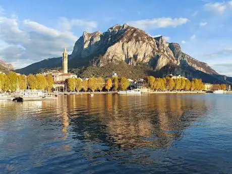 Photo de Lungolago di Lecco