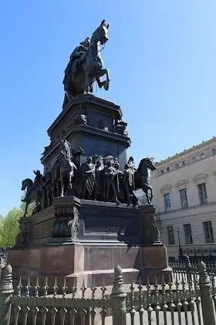 Photo de statue équestre de Frédéric le Grand