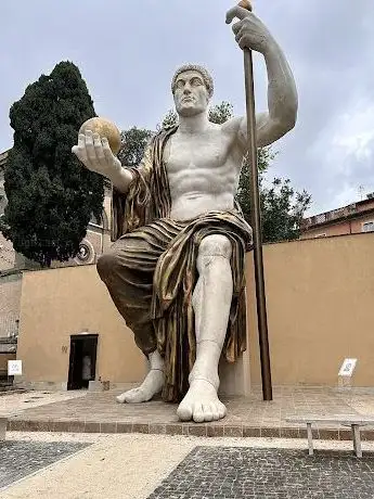 Photo de Colossal Statue of Constantine I