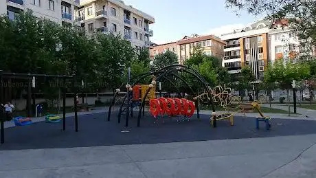Photo de Park (Kocasinan arasokak büyük park)