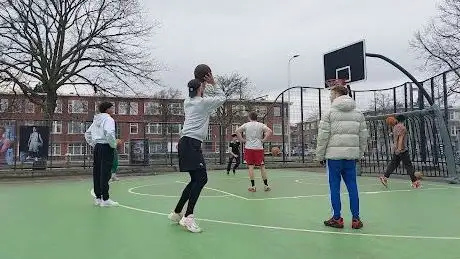 Photo de ST4R Basketball Court