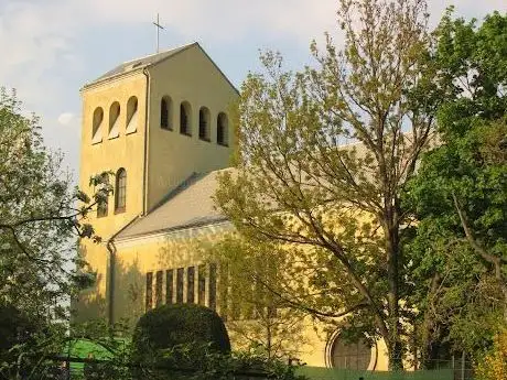 Photo de Katholische Kirche Am Schafberg (St. Thomas Morus)