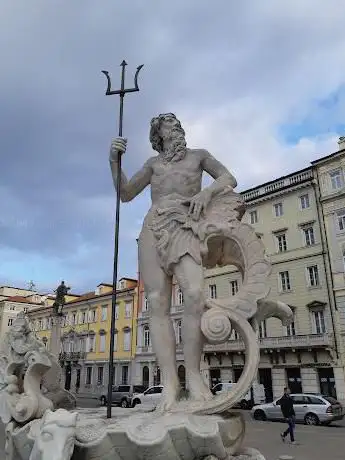 Photo de Fountain of Neptune