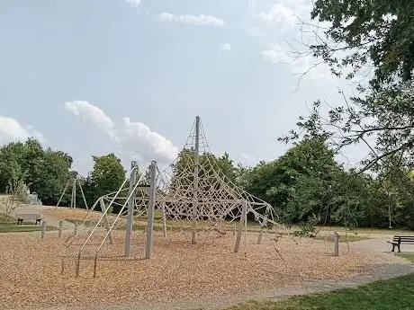 Photo de Spielplatz am Biendlweiher