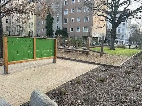 Photo de Spielplatz Grüntaler Straße