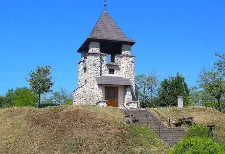 Photo de Aussichtswarte mit Kriegerdenkmal