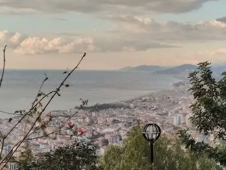 Photo de Alanya Kadınları Yardımlaşma Derneği Çocuk Parkı