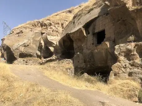 Photo de Eski Ahlat Kalesi (Urartu Dönemi)