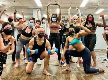 Photo de Bikram Yoga Works - Mount Vernon