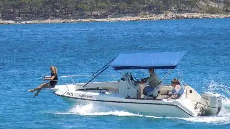 Photo de Rent a boat Mrdulja